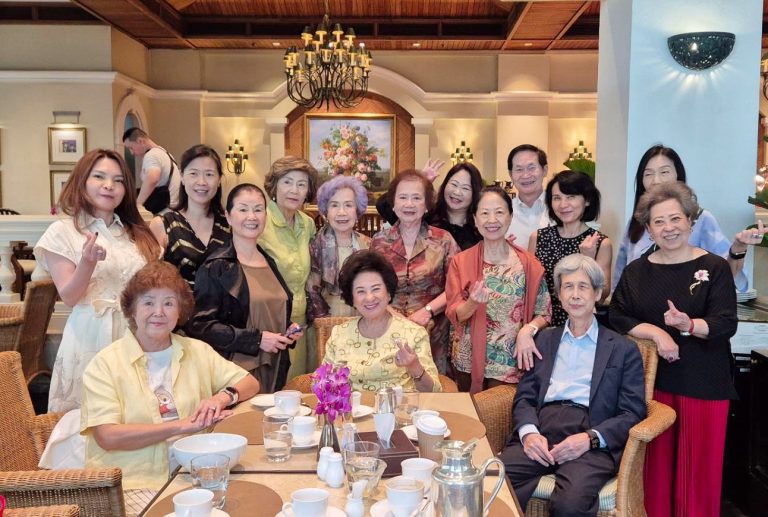 中華會館婦女股 長青團姊妹每月快樂聚會