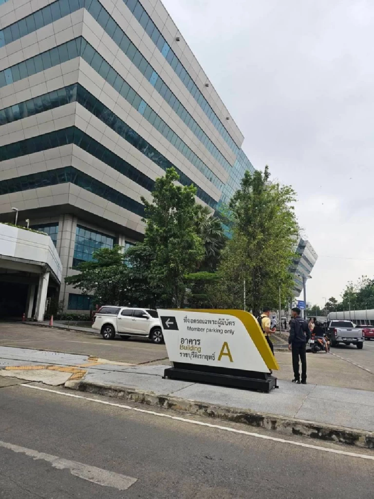 曼谷政府綜合大樓A棟發現異常 緊急疏散人員
