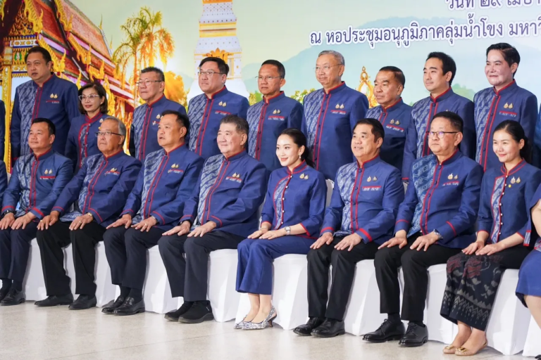 貝東丹身著Kot Bura傳統服飾 主持內閣會議