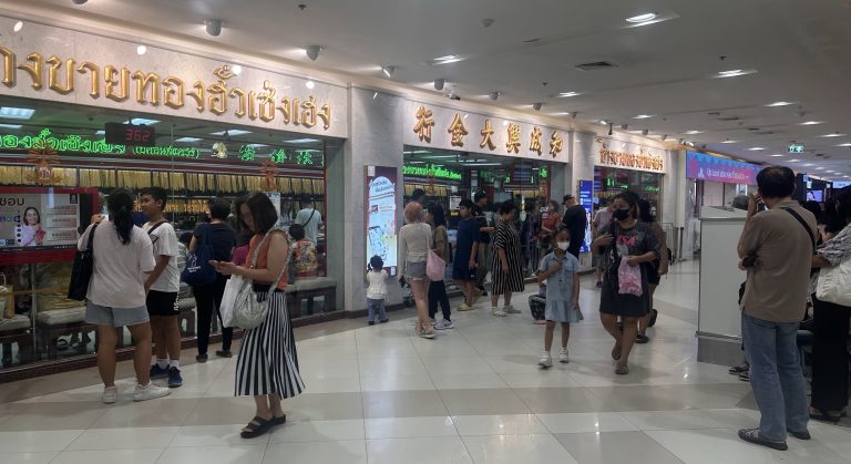 泰國學校開學在即 當鋪金鋪生意忙