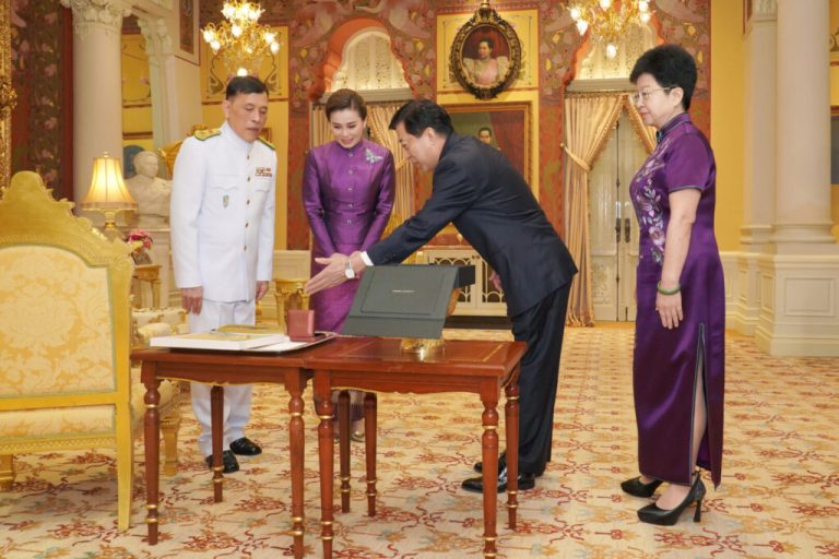 國王與皇后陛下禦臨 外交使節覲見辭行