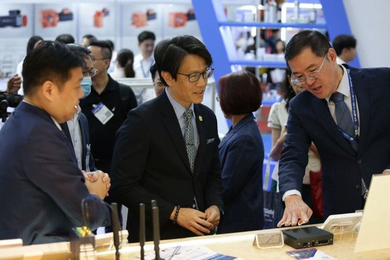 董思齊公使出席台灣精品館發表會