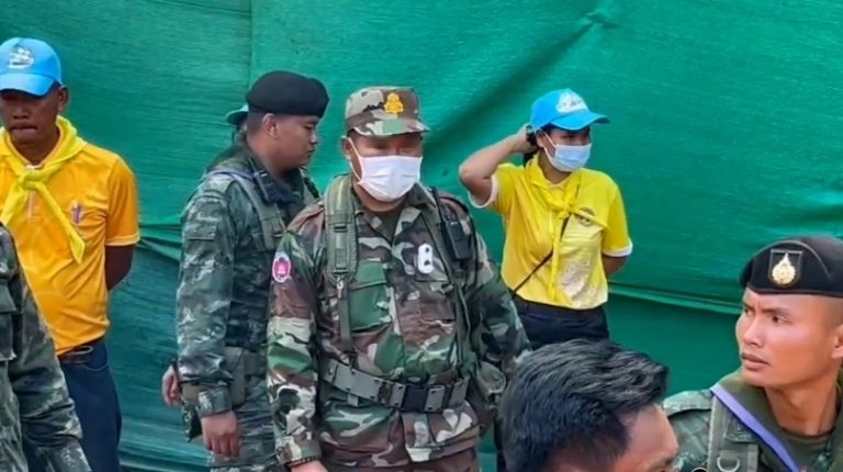 獵人會長泰生猛 揍柬士兵被控制