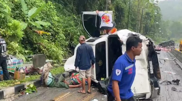 百屍坡長彎連環撞 3死8傷