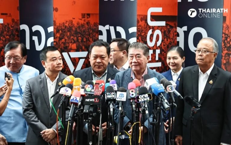 為泰黨人民黨會談 贊成解散國會