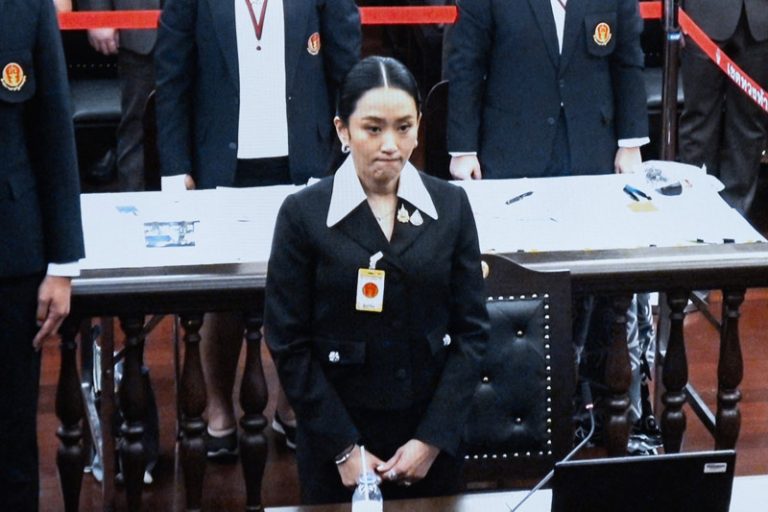 憲院倒數 泰社媒兩大陣營激烈交鋒
