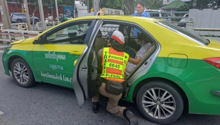緬甸孕婦計程車上臨盆 警員順利接生