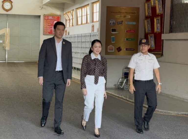 貝東丹探監 透露父親獄中新工作