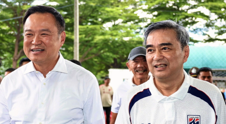 阿努庭祝賀阿披實重掌民主黨