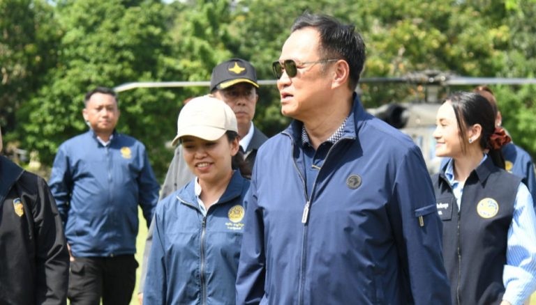 阿努庭赴災區賑災發送救濟包