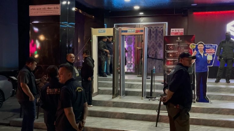 打擊吸毒芭堤雅警方突襲夜店