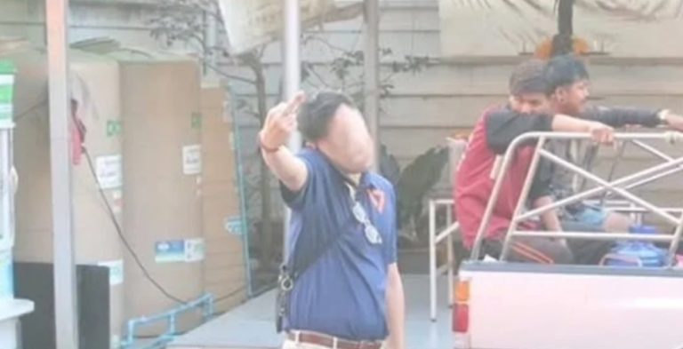 狹路相逢豎中指 人民黨競選紀律堪憂