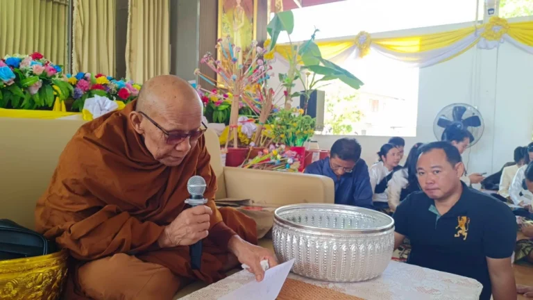 龍婆開出幸運數字 布施後賜福