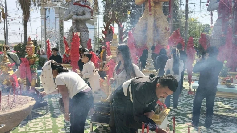 新年開好運「賽穆」信眾蜂擁唐艾寺祈福