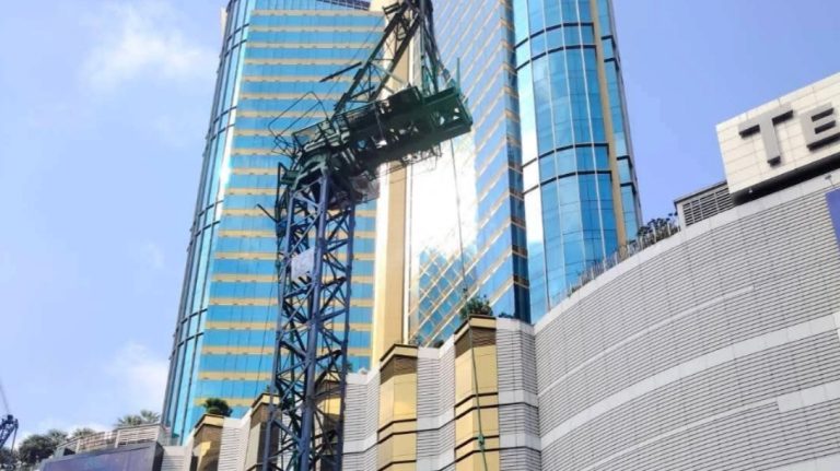 曼谷市中心吊塔塌下 兩工人被砸重傷