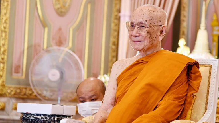 僧王高度讚揚薩西帕校長犧牲自我精神