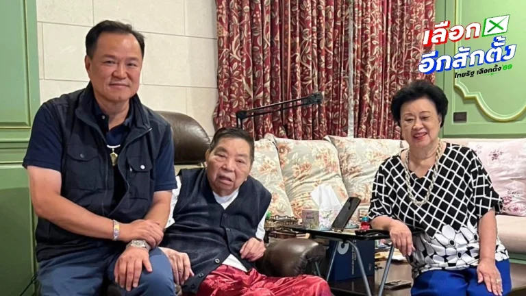 選舉日 阿努庭曬與父母合影