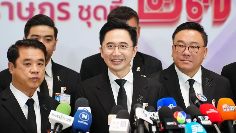 為泰黨報到 部長席次分配成焦點