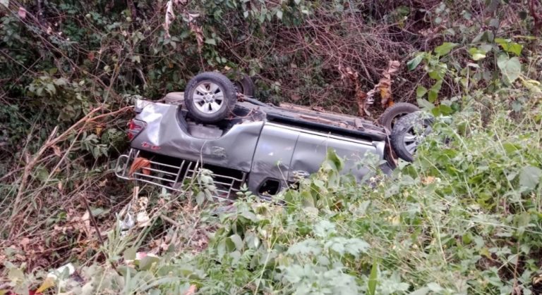 皮卡山路拐彎衝出公路 9死10傷