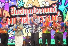 阿努庭主持紅統府宋干節慶典