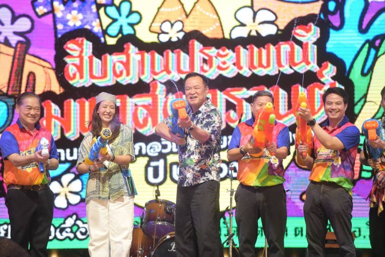 阿努庭主持紅統府宋干節慶典