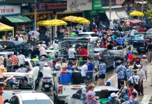 清邁酷暑加塵霾 護城河水戰正酣