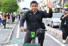 查察卸任曼谷市長 騎共享單車離開