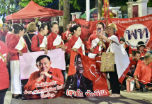 大媽的秀場 紅衫軍聚集迎接塔信