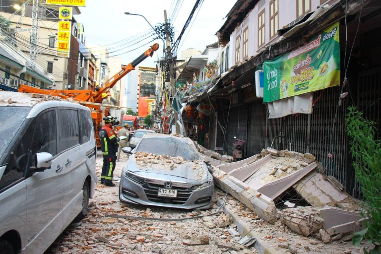 飛來橫禍 擋雨棚塌致1死1重傷