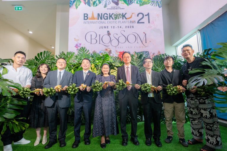 張善政率桃園青農赴曼谷植物展取經