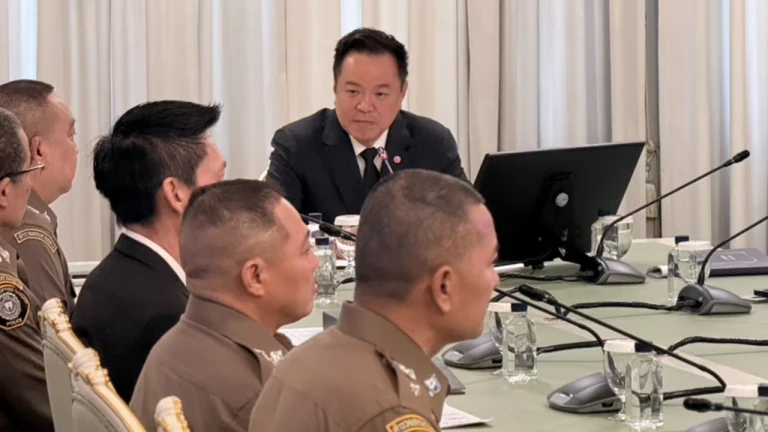 涉案逾45億銖 阿努庭震怒取消公務員考試結果