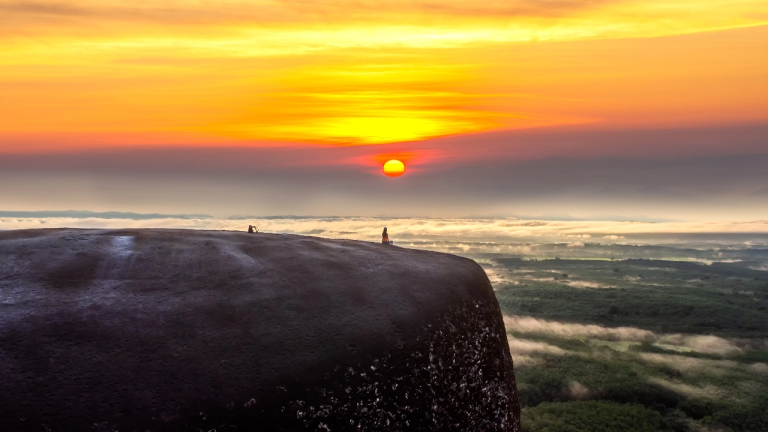 趁雨季 觀東北部霧海秘境
