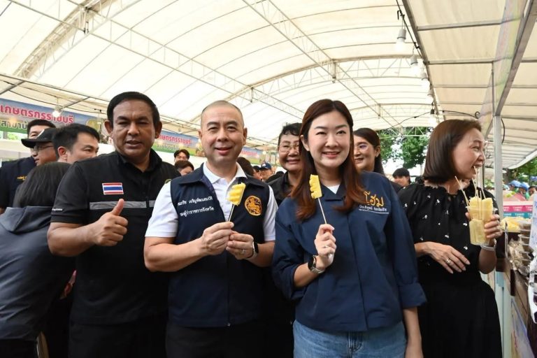 叻丕府班蓬農民市場正式開放