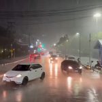 曼谷中秋節暴雨不停 通勤寸步難行