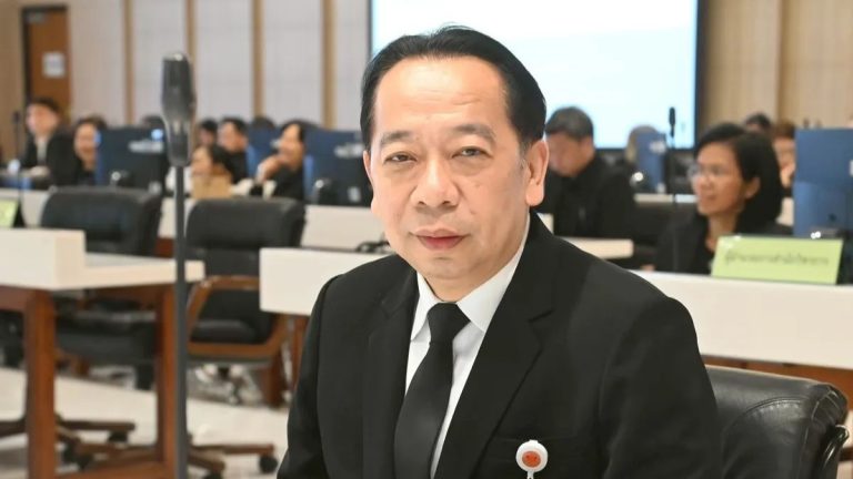 國會通過彈劾18部長動議