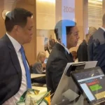 阿努庭出席IMF及世行年會 排隊買咖啡
