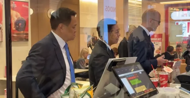 阿努庭出席IMF及世行年會 排隊買咖啡